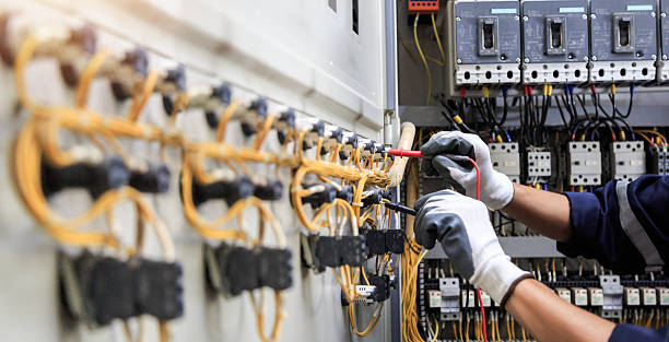 Professional Electrician technician working in Saunders Lake, OR